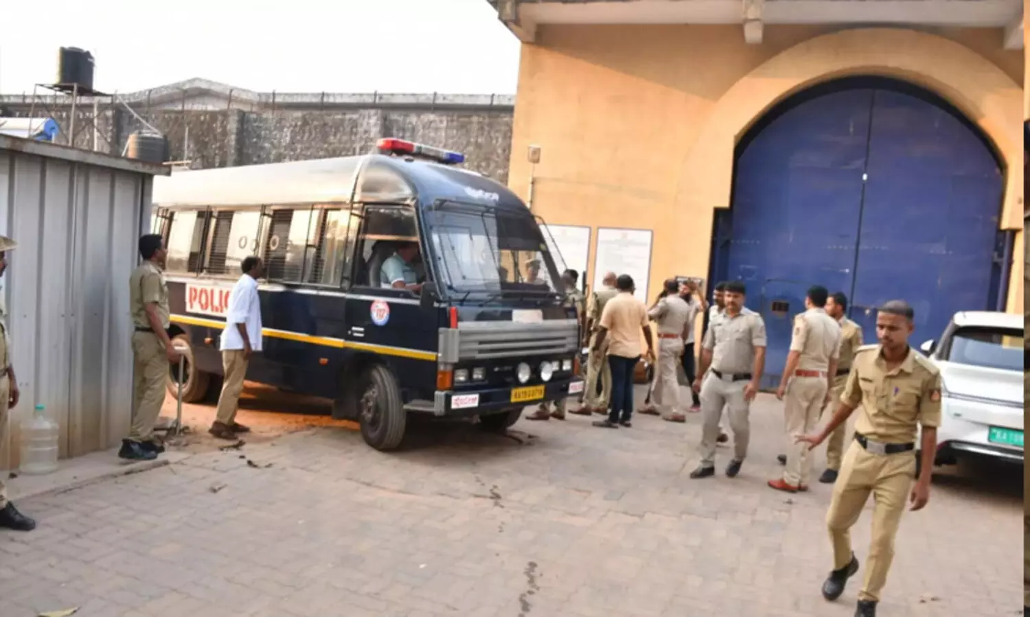 മംഗളൂരു ജയിലിൽ ഭക്ഷ്യവിഷബാധ; 45 തടവുകാർ ആശുപത്രിയിൽ, ഒരാളുടെ നില അതീവ ഗുരുതരം