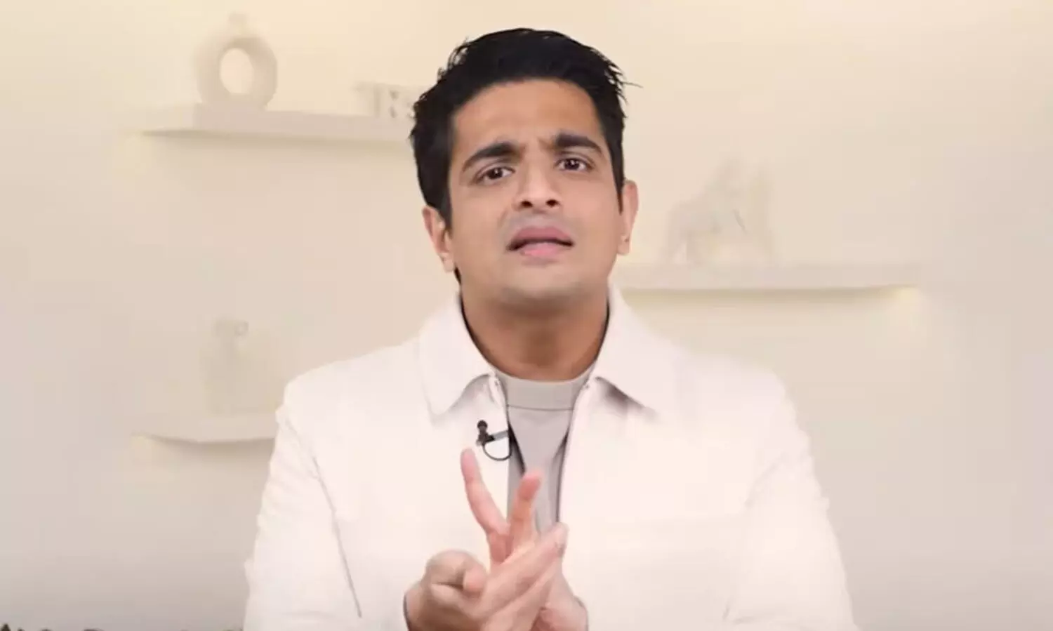 വനിത കമീഷനിൽ ഹാജരായി രൺവീർ അലഹബാദിയയും അപൂർവ മുഖിജയും