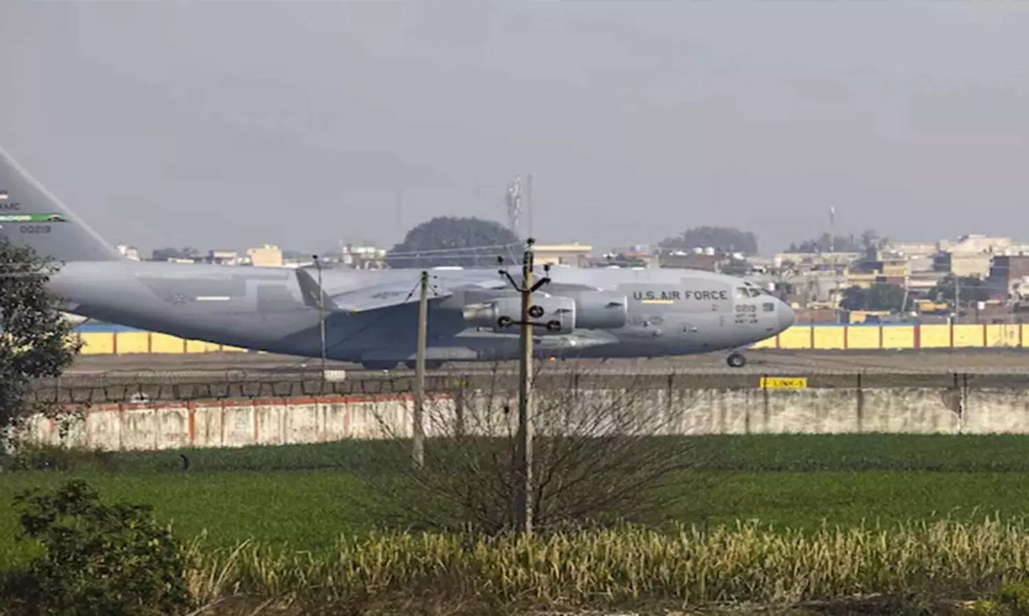 വൻ സാമ്പത്തിക ചെലവ്; സൈനിക വിമാനങ്ങളിൽ കുടിയേറ്റക്കാരെ നാടുകടത്തുന്നത് നിർത്തി യു.എസ്