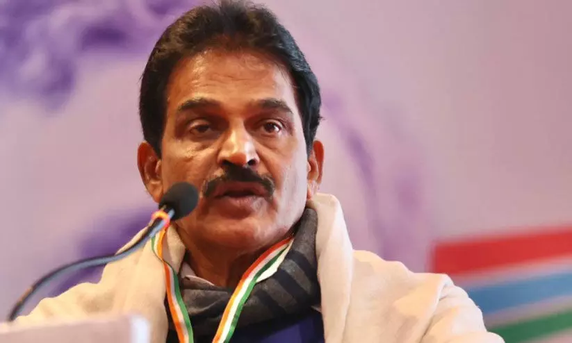 കേരളത്തിൽ വ്യാജ സർവേയുടെ പേരില്‍ കള്ള പ്രചാരണം; പ​ത്ര​ത്തി​നെ​തി​രെ നോ​ട്ടീ​സുമായി കോൺഗ്രസ്