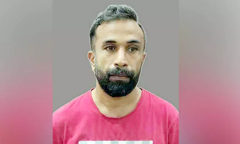 യു​വാ​വി​നെ വെ​ട്ടി​ കൊ​ല​പ്പെ​ടു​ത്താ​ൻ ശ്ര​മം: പ്ര​തി അ​റ​സ്റ്റി​ൽ