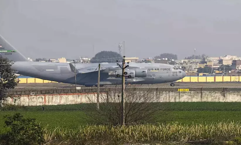 വൻ സാമ്പത്തിക ചെലവ്; സൈനിക വിമാനങ്ങളിൽ കുടിയേറ്റക്കാരെ നാടുകടത്തുന്നത് നിർത്തി യു.എസ്