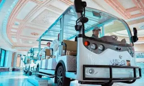 റ​മ​ദാ​നി​ലെ തി​ര​ക്ക്​; മ​ക്ക ഹ​റ​മി​ൽ ഇ​ല​ക്ട്രി​ക് ഗോ​ൾ​ഫ് വാ​ഹ​ന​ങ്ങ​ളു​ടെ എ​ണ്ണം ഇ​ര​ട്ടി​യാ​ക്കി