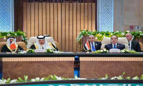 അ​ടി​യ​ന്ത​ര അ​റ​ബ് ഉ​ച്ച​കോ​ടി: ദ്വി​രാ​ഷ്ട്ര പ​രി​ഹാ​രം അ​ടി​സ്ഥാ​ന​മാ​ക്കി സ്വ​ത​ന്ത്ര ഫ​ല​സ്തീ​ൻ നി​ർ​മി​ക്ക​ണം -ഹ​മ​ദ് രാ​ജാ​വ്