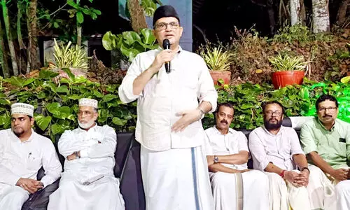 ഉ​മ്മ​റ​ത്ത് നി​ല​വി​ള​ക്ക് തെ​ളി​ഞ്ഞു; പ്ര​കാ​ശം പ​ര​ത്തി പ്ര​ഭാ​ക​ര​ന്‍റെ വീ​ട്ടി​ലെ ഇ​ഫ്താ​ർ സ്നേ​ഹ​സം​ഗ​മം