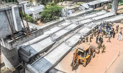 മേൽപാലം അപകടം; ഗർഡർ ഉയർത്തി സ്ഥാപിച്ചതിന്‍റെ പിഴവെന്ന്​ദേശീയപാത അധികൃതർ