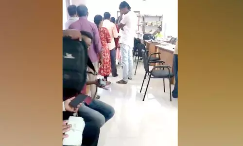 മൂന്നാഴ്ചയായി വെള്ളറടയിൽ വില്ലേജ് ഓഫിസറില്ല; വിദ്യാർഥികള്‍ നെട്ടോട്ടത്തില്‍