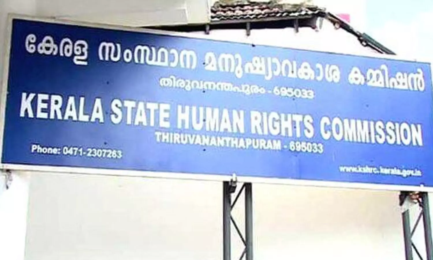 പ്ലാ​സ്റ്റി​ക്ക് ചാ​ക്കു​ക​ളി​ൽ മ​ണ​ൽ നി​റ​ച്ച് ഇ​റി​ഗേ​ഷ​ൻ വ​കു​പ്പ് ചി​റ കെ​ട്ടു​ന്ന​ത് വി​രോ​ധാ​ഭാസം; ജി​ല്ല ഭ​ര​ണ​കൂ​ടം അ​ടി​യ​ന്ത​ര​മാ​യി ഇ​ട​പെ​ട​ണ​മെ​ന്ന് മ​നു​ഷ്യാ​വ​കാ​ശ ക​മീ​ഷ​ൻ