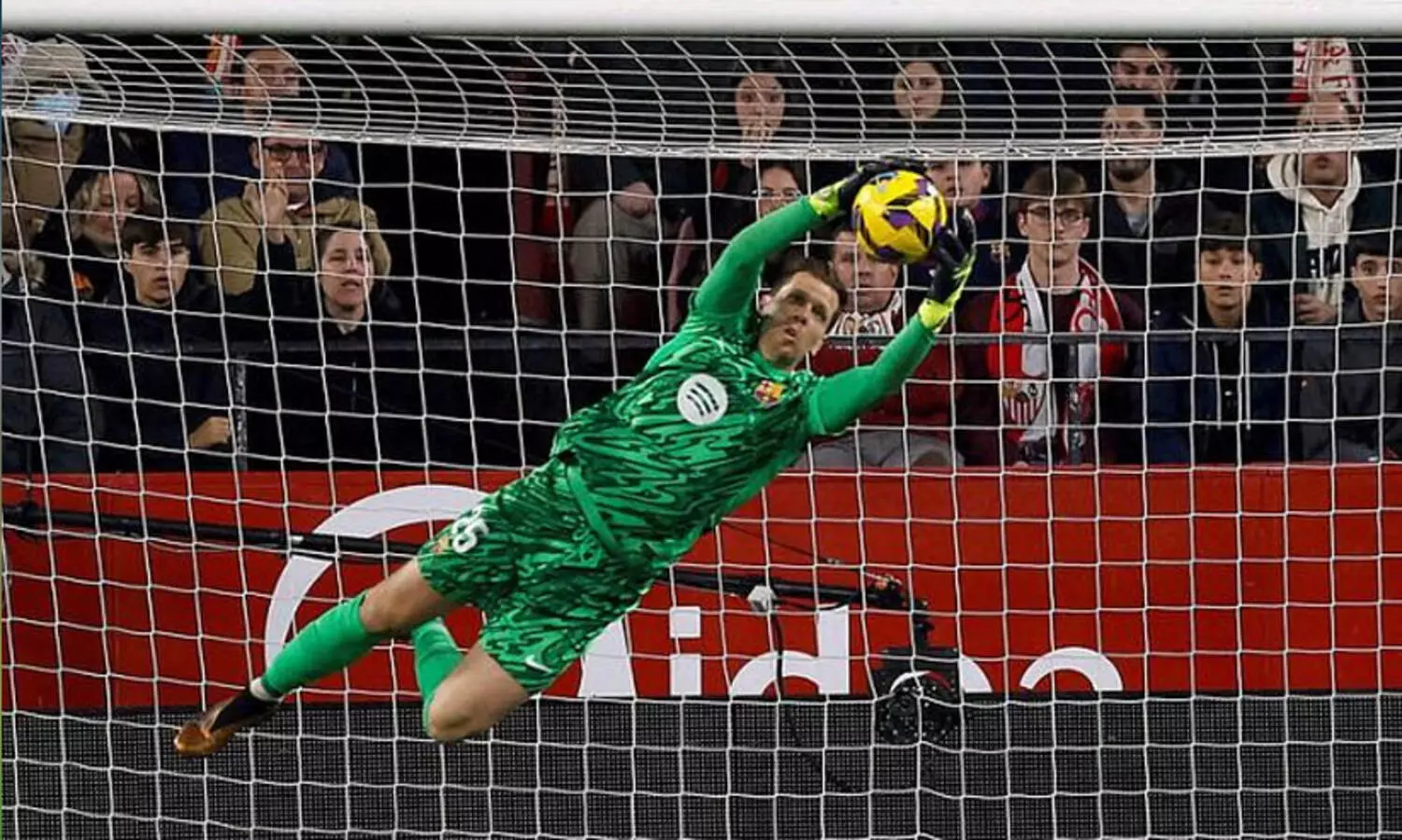 ബാഴ്സക്ക് ഷെസ്നിയുണ്ട്, ഇനി തോൽക്കാൻ മനസ്സില്ല! വിരമിച്ച് വീട്ടിലിരുന്നവൻ ഇന്ന് ടീമിന്‍റെ ഹീറോ...