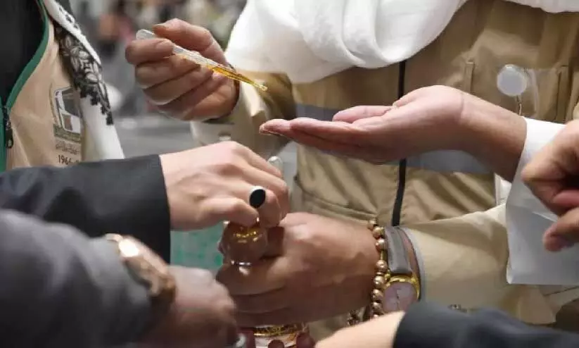 മ​സ്​​ജി​ദു​ന്ന​ബ​വി​യി​ൽ ദി​വ​സ​വും സു​ഗ​ന്ധം പ​ര​ത്തു​ന്ന​ത്​ 40 ത​വ​ണ