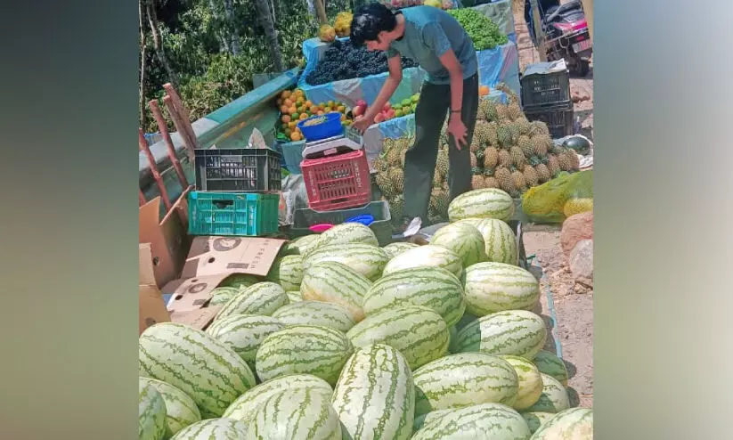ചൂടും റമദാനും; സജീവമായി പഴവിപണി