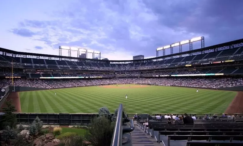 സ്​​​റ്റേ​ഡി​യ​ത്തി​ൽ ഫ്ല​യ​ർ; ര​ണ്ട്​ ഫു​ട്​​ബാ​ൾ ആ​രാ​ധ​ക​ർ അ​റ​സ്റ്റി​ൽ