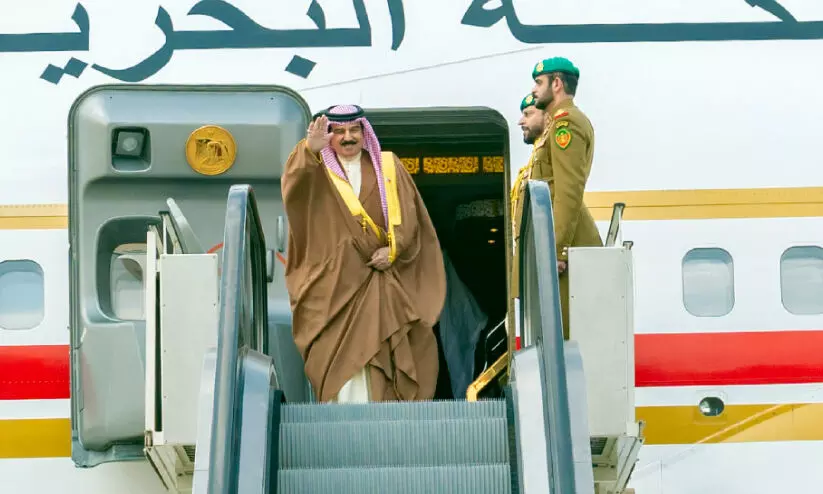 അ​ടി​യ​ന്ത​ര ഉ​ച്ച​കോ​ടി​ക്കു​ശേ​ഷം ഹ​മ​ദ് രാ​ജാ​വ് തി​രി​ച്ചെ​ത്തി