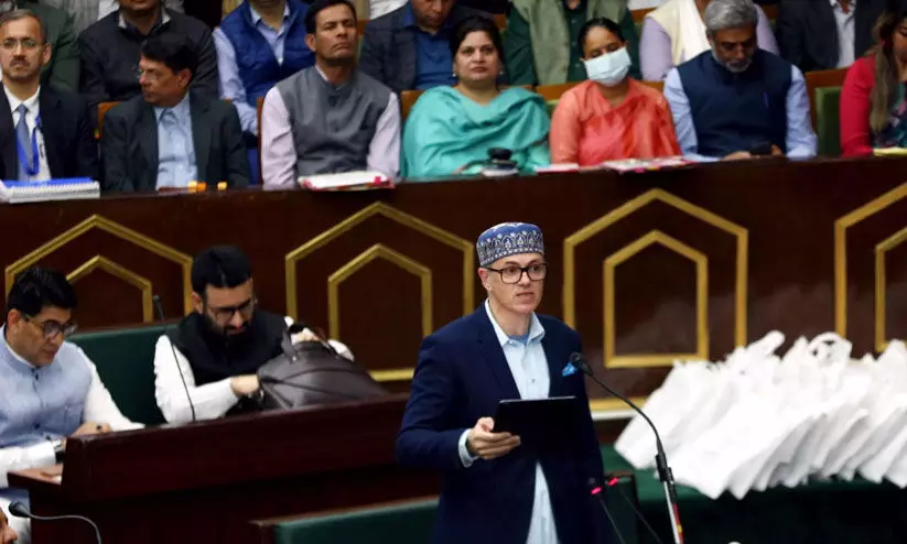 ആറു വർഷത്തിനിടെ ആദ്യമായി ബജറ്റ് അവതരിപ്പിച്ച് ഉമർ അബ്ദുല്ല; ജമ്മു കശ്മീരിന്റെ സാമ്പത്തിക വളർച്ചക്കുള്ള മാർഗരേഖയെന്ന്