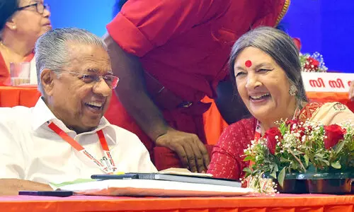 മൂലധന നിക്ഷേപത്തിന് ചുവപ്പ് പരവതാനി വിരിച്ച് പിണറായിയുടെ ‘നവകേരളത്തിനുള്ള പുതുവഴികൾ’ മൂലധന നിക്ഷേപത്തിന് ചുവപ്പ് പരവതാനി വിരിച്ച് പിണറായിയുടെ ‘നവകേരളത്തിനുള്ള പുതുവഴികൾ’