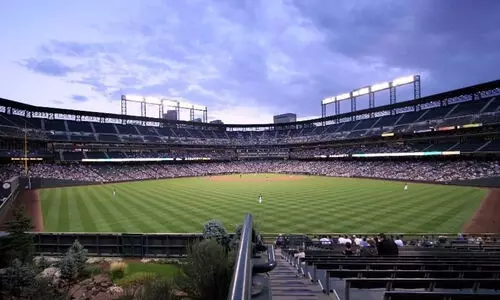 സ്​​​റ്റേ​ഡി​യ​ത്തി​ൽ ഫ്ല​യ​ർ; ര​ണ്ട്​ ഫു​ട്​​ബാ​ൾ ആ​രാ​ധ​ക​ർ അ​റ​സ്റ്റി​ൽ