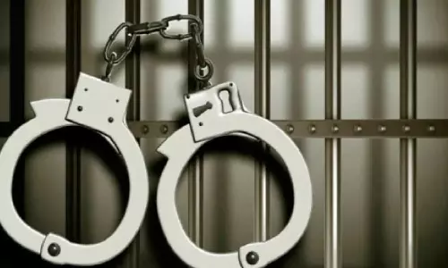 അ​ഹ്‌​മ​ദി​യി​ൽ മ​ദ്യ​വു​മാ​യി ര​ണ്ട് ഏ​ഷ്യ​ൻ പ്ര​വാ​സി​ക​ൾ പി​ടി​യി​ൽ