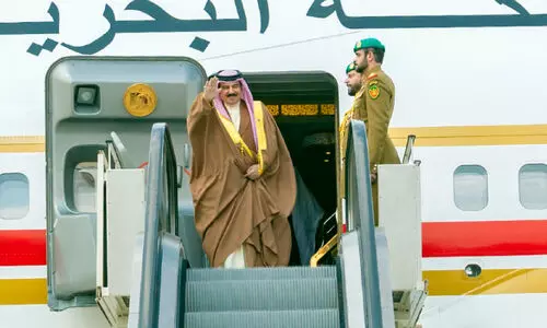 അ​ടി​യ​ന്ത​ര ഉ​ച്ച​കോ​ടി​ക്കു​ശേ​ഷം ഹ​മ​ദ് രാ​ജാ​വ് തി​രി​ച്ചെ​ത്തി