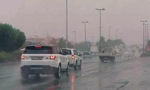 ഇ​ന്നും മ​ഴ​ക്ക് സാ​ധ്യ​ത; ശ​നി​യാ​ഴ്ച ഉ​ച്ച​യോ​ടെ കാ​ലാ​വ​സ്ഥ തെ​ളി​യും