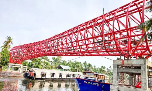 നഗരത്തിലേക്ക് ഇനി നടന്നെത്താം; നെഹ്റുട്രോഫി ‘നടപ്പാലം’ ഫിനിഷിങ്ങിലേക്ക് നഗരത്തിലേക്ക് ഇനി നടന്നെത്താം; നെഹ്റുട്രോഫി ‘നടപ്പാലം’ ഫിനിഷിങ്ങിലേക്ക്