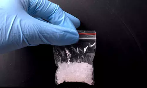 വി​മാ​ന​ത്താ​വ​ള​ത്തി​ൽ​നി​ന്ന് 4.75 കി​ലോ മ‍യ​ക്കു​മ​രു​ന്ന് പി​ടി​കൂ​ടി ക​സ്റ്റം​സ്