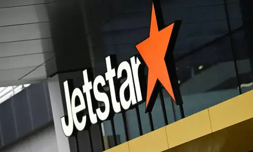 തിരനിറച്ച തോക്കുമായി വിമാനത്തിൽ; യാത്രക്കാരേയും ജീവനക്കാരേയും ഭീഷണിപ്പെടുത്തി, 17കാരൻ അറസ്റ്റിൽ