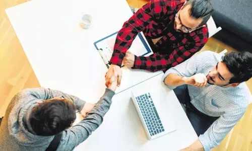 ഇരുപത്തി അഞ്ച് വർഷം പ്രവൃത്തി പരിചയമുള്ള ടെക്കിയോട് ഹൈസ്കൂളിലെ മാർക്ക് ചോദിച്ച് കമ്പനി