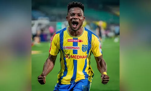 നിരാശ മറക്കാനൊരു ജയം! അവസാന ഹോം മത്സരത്തിൽ മുംബൈയെ വീഴ്ത്തി ബ്ലാസ്റ്റേഴ്സ് (1-0) നിരാശ മറക്കാനൊരു ജയം! അവസാന ഹോം മത്സരത്തിൽ മുംബൈയെ വീഴ്ത്തി ബ്ലാസ്റ്റേഴ്സ് (1-0)