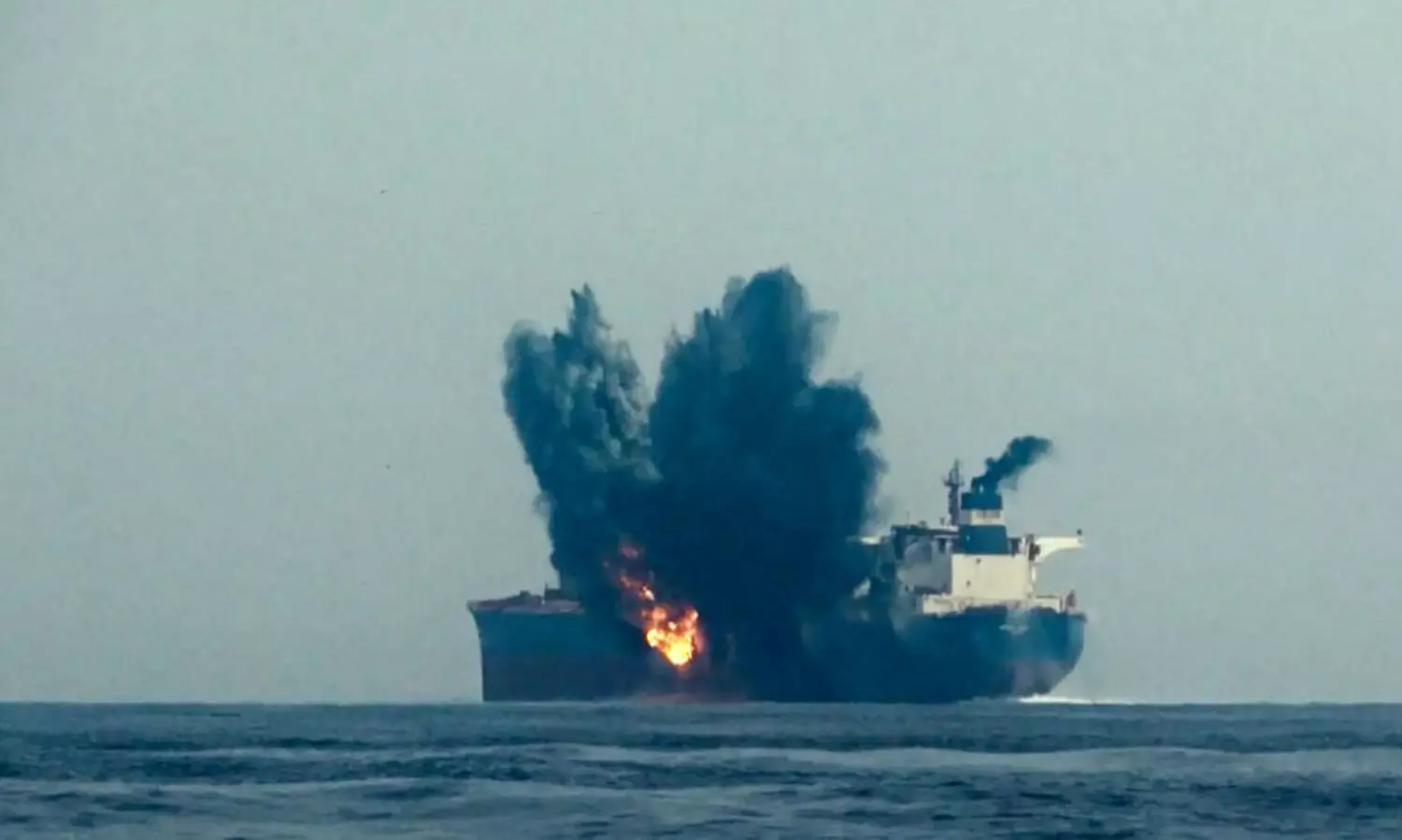 ഗസ്സാ ഉപരോധം പിൻവലിച്ചില്ലെങ്കിൽ ഇസ്രായേൽ കപ്പലുകളെ വീണ്ടും ആക്രമിക്കും; അന്ത്യശാസനവുമായി ഹൂതികൾ