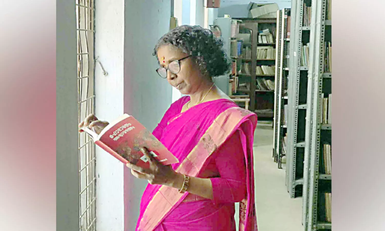 സ്ത്രീ ശക്തി മാതൃകയായി സാഹിത്യ അക്കാദമിയിലെ ആദ്യ വനിത ചീഫ് ലൈബ്രേറിയൻ ശാന്ത