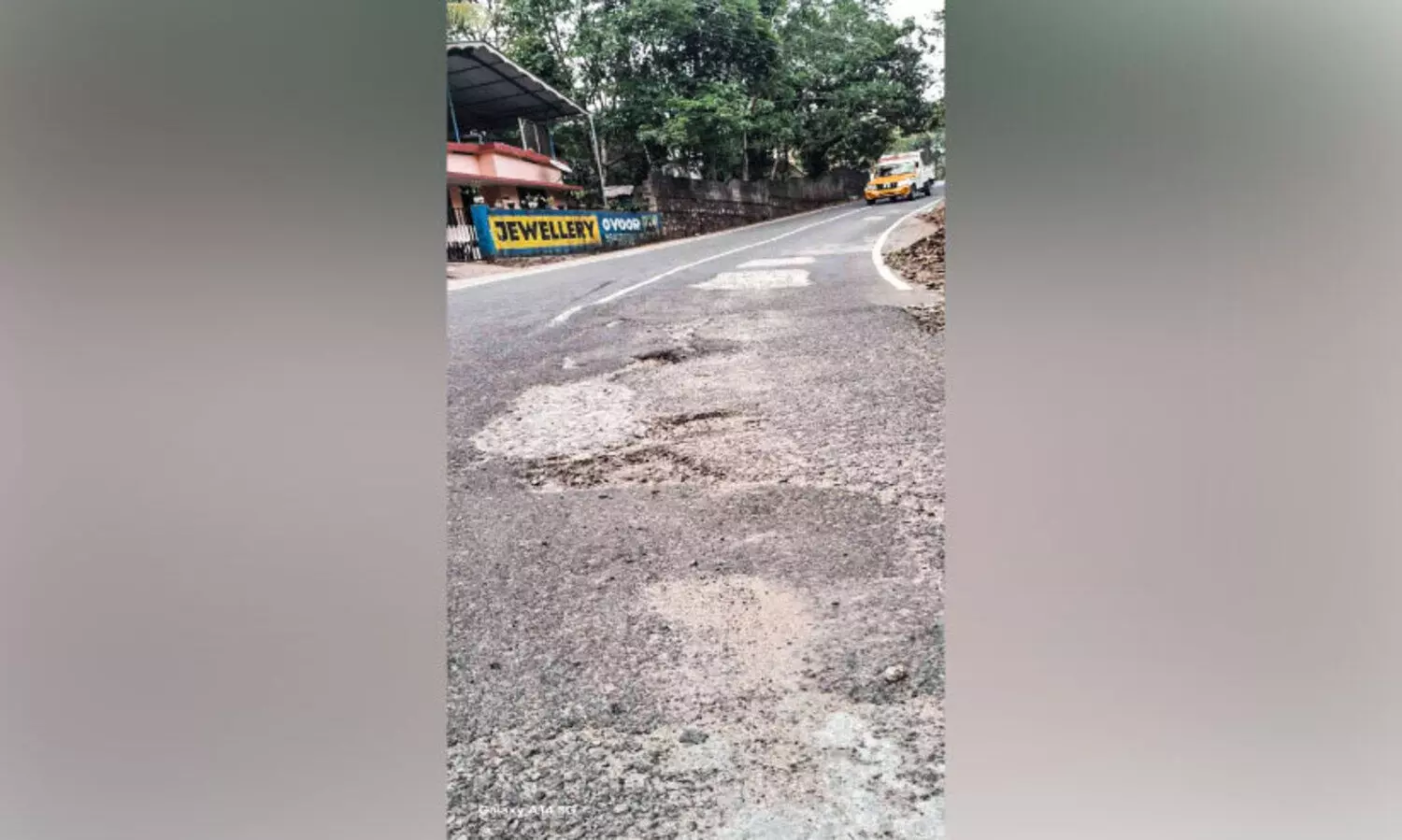 നവീകരിച്ചിട്ട് ഒരുവർഷം; പൈപ്പ് പൊട്ടി ഓയൂർ - കാറ്റാടി   റോഡ് തകർന്നത് 10 തവണ