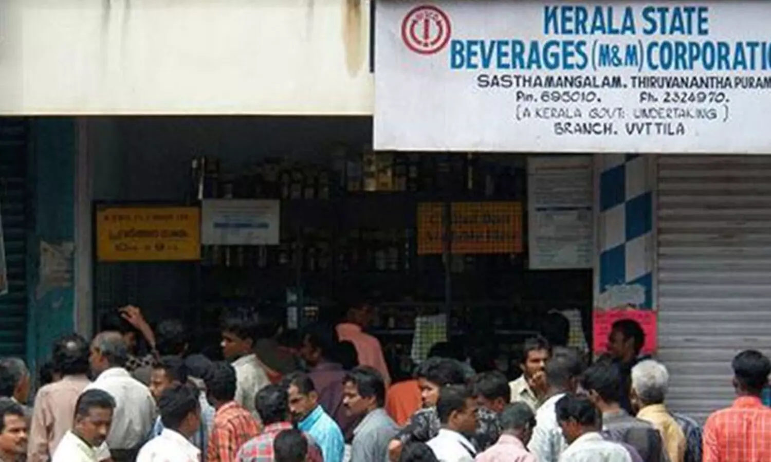 ഒമ്പത് മണിക്ക് ക്യൂ നിൽക്കുന്നവർക്കെല്ലാം മദ്യം നൽകണം; വിവാദ ഉത്തരവ് പിൻവലിച്ച് ബെവ്കോ