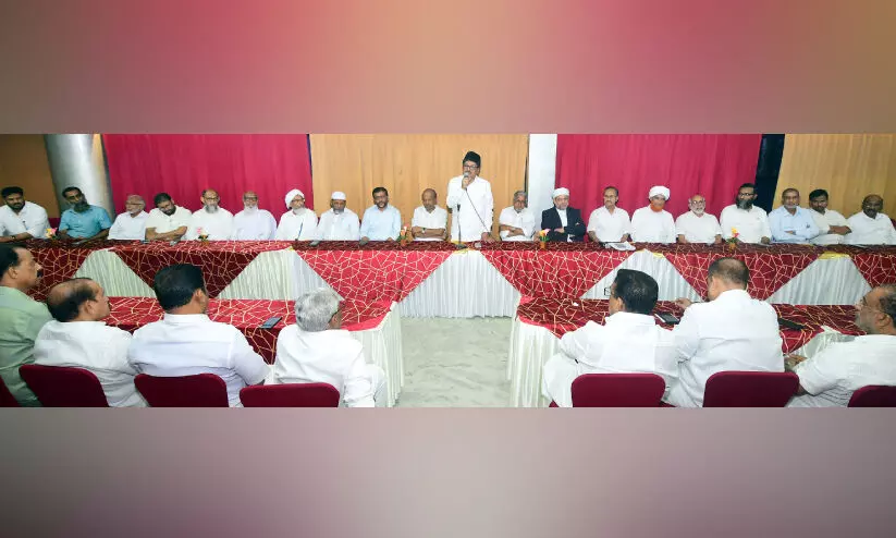 ഐക്യസന്ദേശമുണർത്തി സാദിഖലി തങ്ങളുടെ സൗഹൃദ ഇഫ്താർ സംഗമം ഐക്യസന്ദേശമുണർത്തി സാദിഖലി തങ്ങളുടെ സൗഹൃദ ഇഫ്താർ സംഗമം