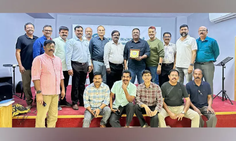 ഒ.കെ.ബാബുവിന് യാത്രയയപ്പ് യാത്രയയപ്പ് നൽകി ഒ.കെ.ബാബുവിന് യാത്രയയപ്പ് യാത്രയയപ്പ് നൽകി