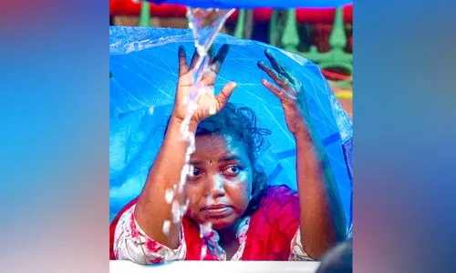 വനിത ദിനത്തിലും ഭീഷണികളുടെ നടുവിൽ ചാഞ്ചല്യത്തിന്റെ ലാഞ്ചനയില്ലാതെ ഈ വനിതകൾ പ്രക്ഷോഭം തുടരുകയാണ് വനിത ദിനത്തിലും ഭീഷണികളുടെ നടുവിൽ ചാഞ്ചല്യത്തിന്റെ ലാഞ്ചനയില്ലാതെ ഈ വനിതകൾ പ്രക്ഷോഭം തുടരുകയാണ്