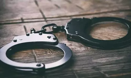 വ​നി​താ ഡോ​ക്ട​റെ ക​ത്തി​കാ​ട്ടി കാ​ര്‍ ത​ട്ടി​യെ​ടു​ത്തു; പ്ര​തി പി​ടി​യി​ൽ