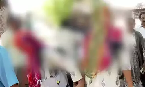 പെൺകുട്ടികളെ തിരിച്ചെത്തിച്ചു; കണ്ണീരോടെ സ്വീകരിച്ച് മാതാപിതാക്കൾ