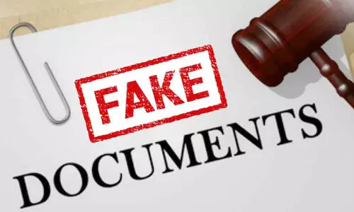 വ്യാജരേഖ ചമച്ച് ക്ഷേത്രഭൂമി അയോധ്യ രാമ ക്ഷേത്ര ട്രസ്റ്റിന് വിൽപന നടത്തി: പൂജാരിക്കെതിരെ കേസ്