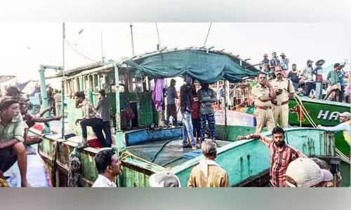 ഇതരസംസ്ഥാന ബോട്ടുകൾ ചെറുമീനുകൾ പിടിക്കുന്നതിനെ തുടർന്ന് നീണ്ടകര ഹാർബറിൽ സംഘർഷം