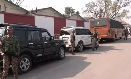 മണിപ്പൂരിൽ പ്രതിഷേധക്കാരും സുരക്ഷാസേനയും തമ്മിൽ വീണ്ടും സംഘർഷം; ബസിന് തീവെച്ചു