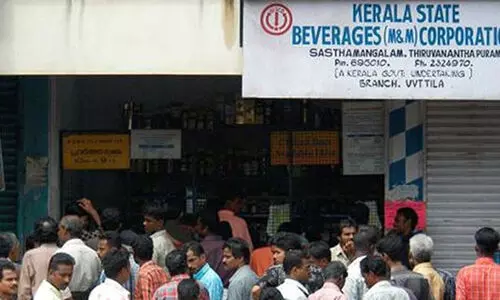 ഒമ്പത് മണിക്ക് ക്യൂ നിൽക്കുന്നവർക്കെല്ലാം മദ്യം നൽകണം; വിവാദ ഉത്തരവ് പിൻവലിച്ച് ബെവ്കോ