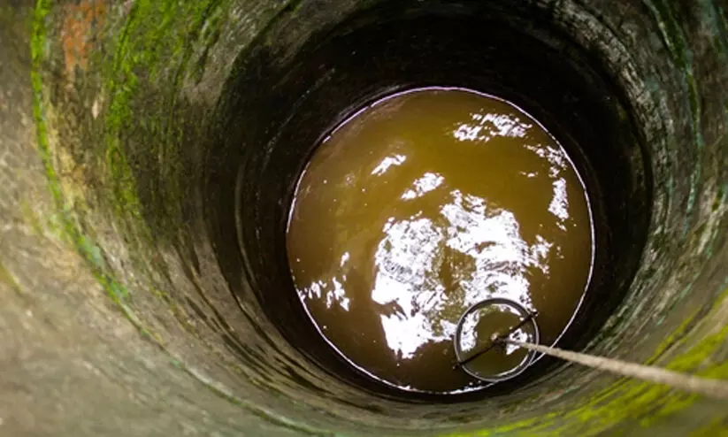 ഫോണിൽ സംസാരിച്ചുകൊണ്ടിരിക്കെ 120 അടി താഴ്ചയുള്ള കിണറ്റിൽ വീണ വിദ്യാർത്ഥി മരിച്ചു