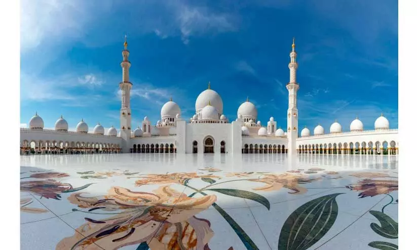 സ​ന്ദ​ർ​ശ​ക​രു​ടെ ഇ​ഷ്ട കേ​ന്ദ്ര​മാ​യി ശൈ​ഖ്​ സാ​യി​ദ്​ മോ​സ്ക്