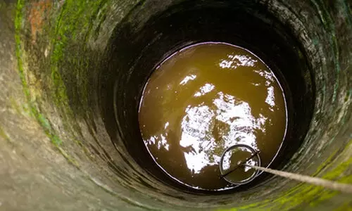 ഫോണിൽ സംസാരിച്ചുകൊണ്ടിരിക്കെ 120 അടി താഴ്ചയുള്ള കിണറ്റിൽ വീണ വിദ്യാർത്ഥി മരിച്ചു