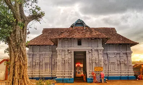 കഴകം ചെയ്യാൻ ഈഴവൻ വേണ്ട; ഇരിങ്ങാലക്കുട കൂടൽ മാണിക്യം ക്ഷേത്രത്തിൽ ജാതി​ വിവേചനമെന്ന് പരാതി