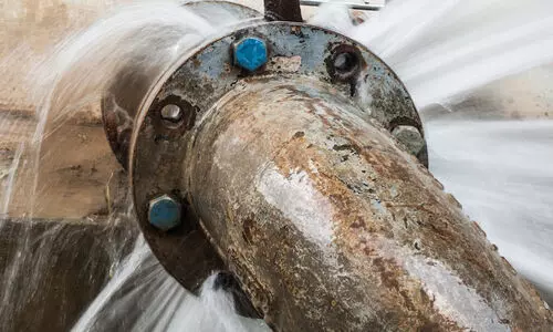 ജലനിധി പൈപ്പ് പൊട്ടി കുടിവെള്ളം പാഴാകുന്നു