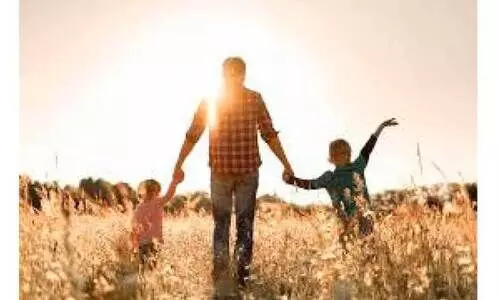 സ്വ​കാ​ര്യ മേ​ഖ​ല​യി​ൽ പി​തൃ​ത്വ അ​വ​ധി നൽകൽ മു​ന്ന​റി​യി​പ്പു​മാ​യി അ​ധി​കൃ​ത​ർ