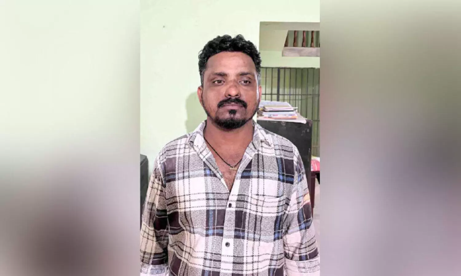 വീ​ട്ടി​ൽ മ​ദ്യ​വി​ൽ​പ​ന: യു​വാ​വ് പി​ടി​യി​ൽ