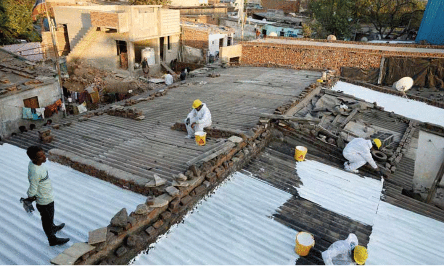 ചൂടിനെ പ്രതിരോധിക്കാനൊരുങ്ങി ഇന്ത്യൻ ചേരികൾ