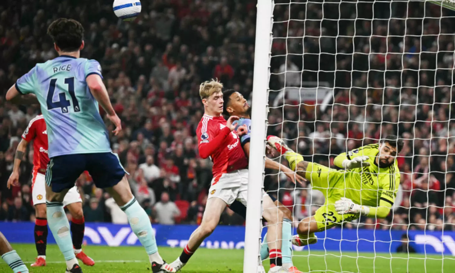 യുനൈറ്റഡ്-ആഴ്സനൽ ക്ലാസിക് പോര് സമനിലയിൽ